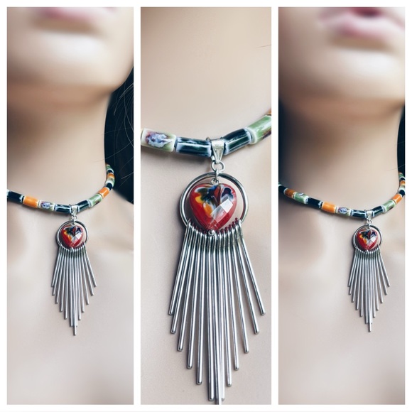 Beaded heart pendant necklace - Picture 3 of 14